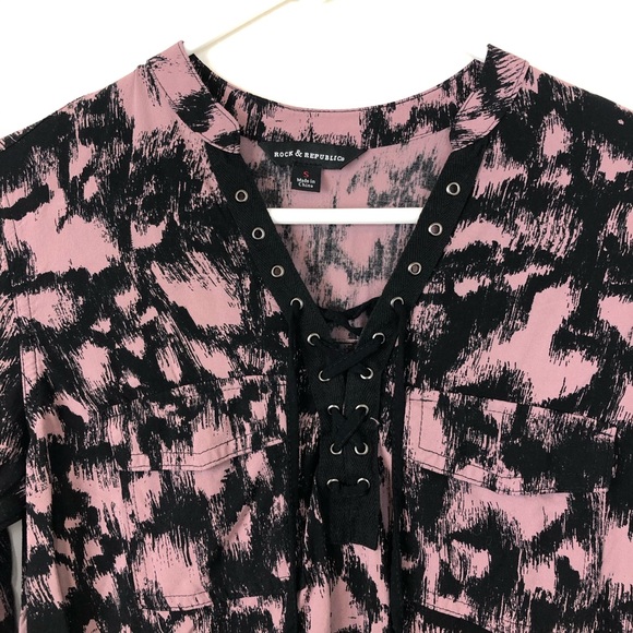 Rock & Republic Grommet Collar Top - Picture 2 of 5